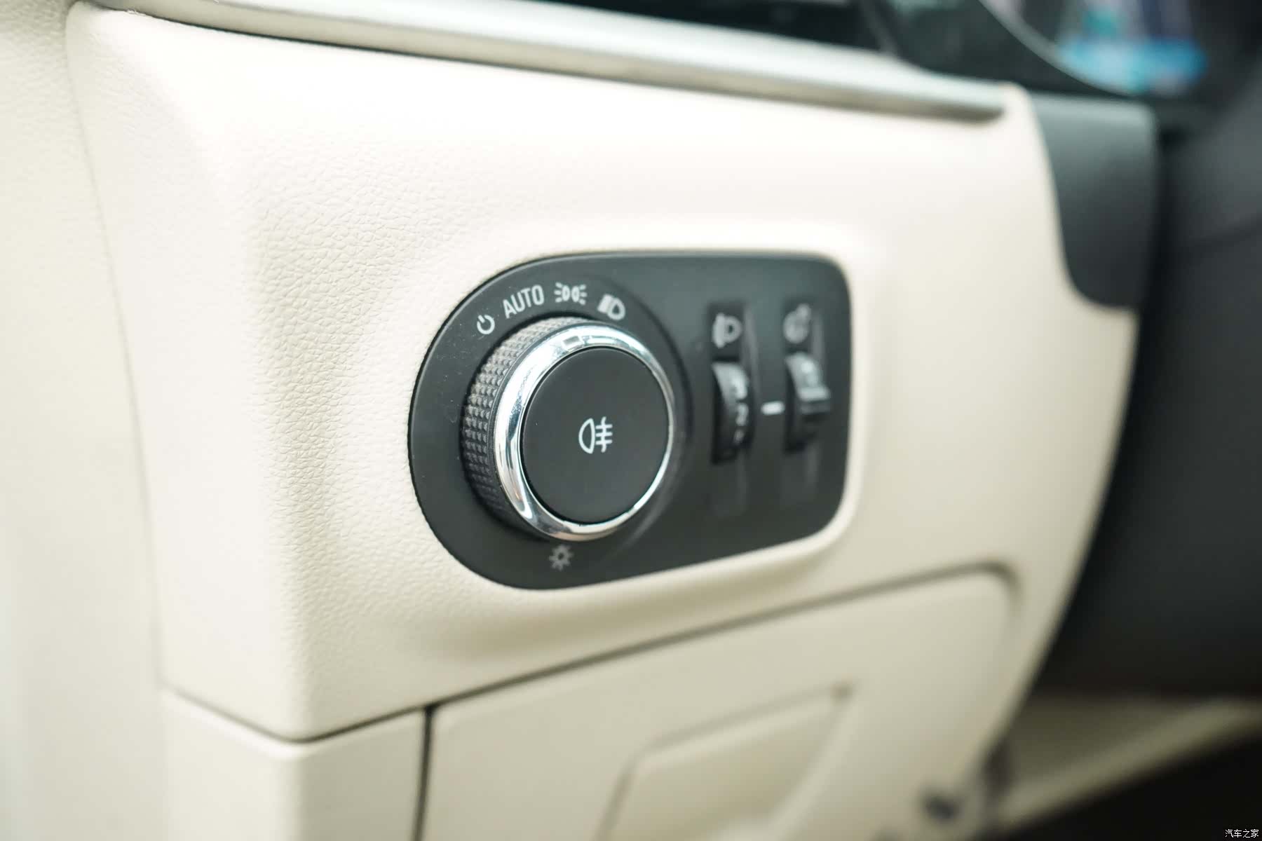 Buick Verano, 2017 11