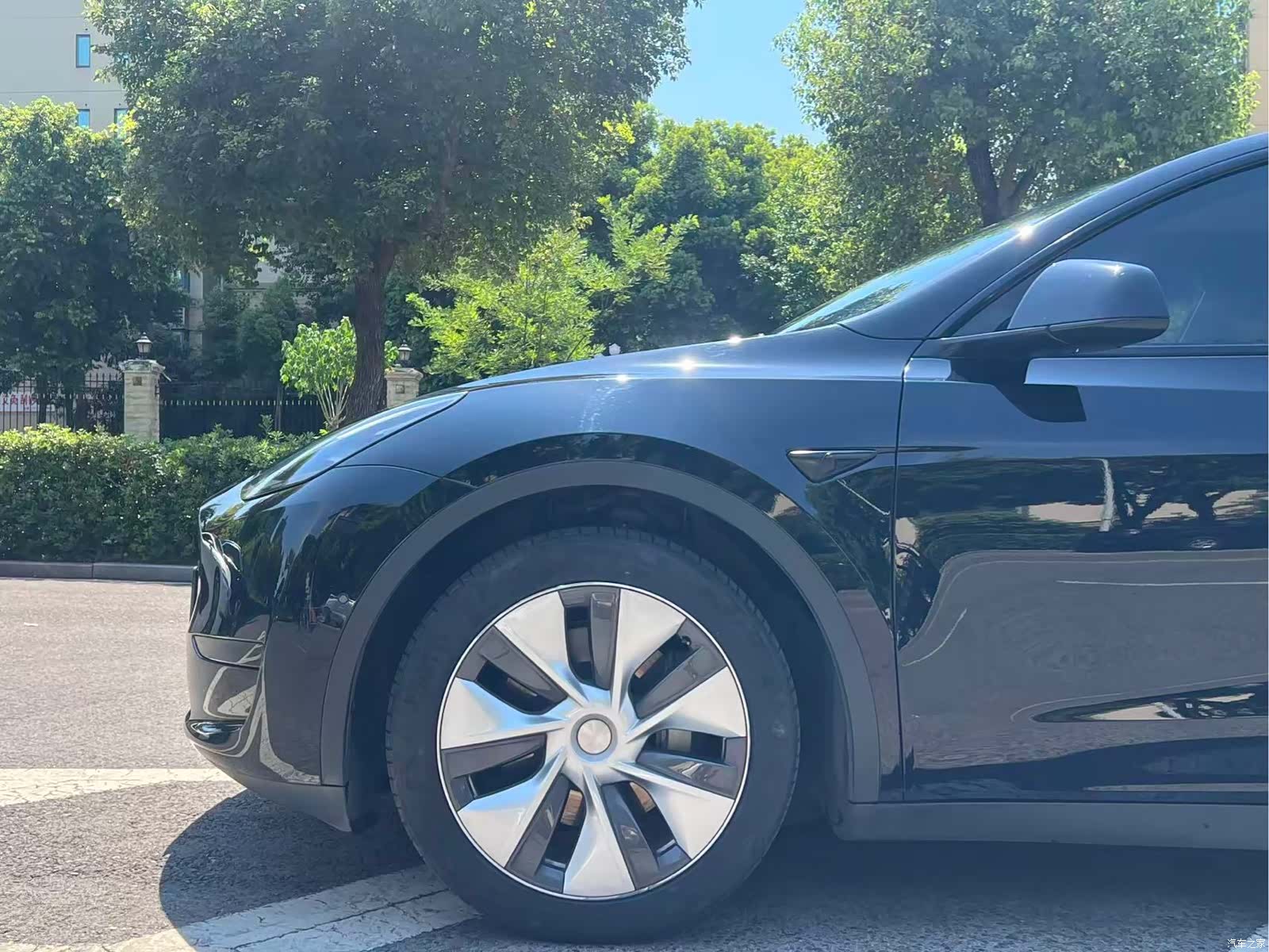 Tesla Model Y, 2023 4