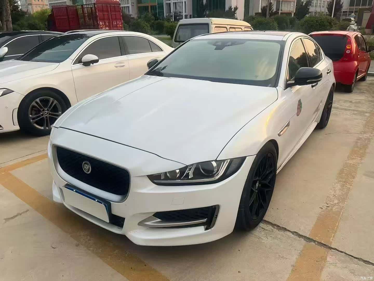 Jaguar XE, 2016 1