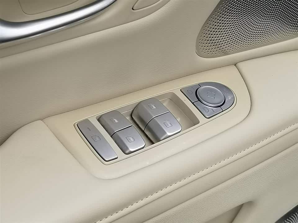 AITO Ask the world M7