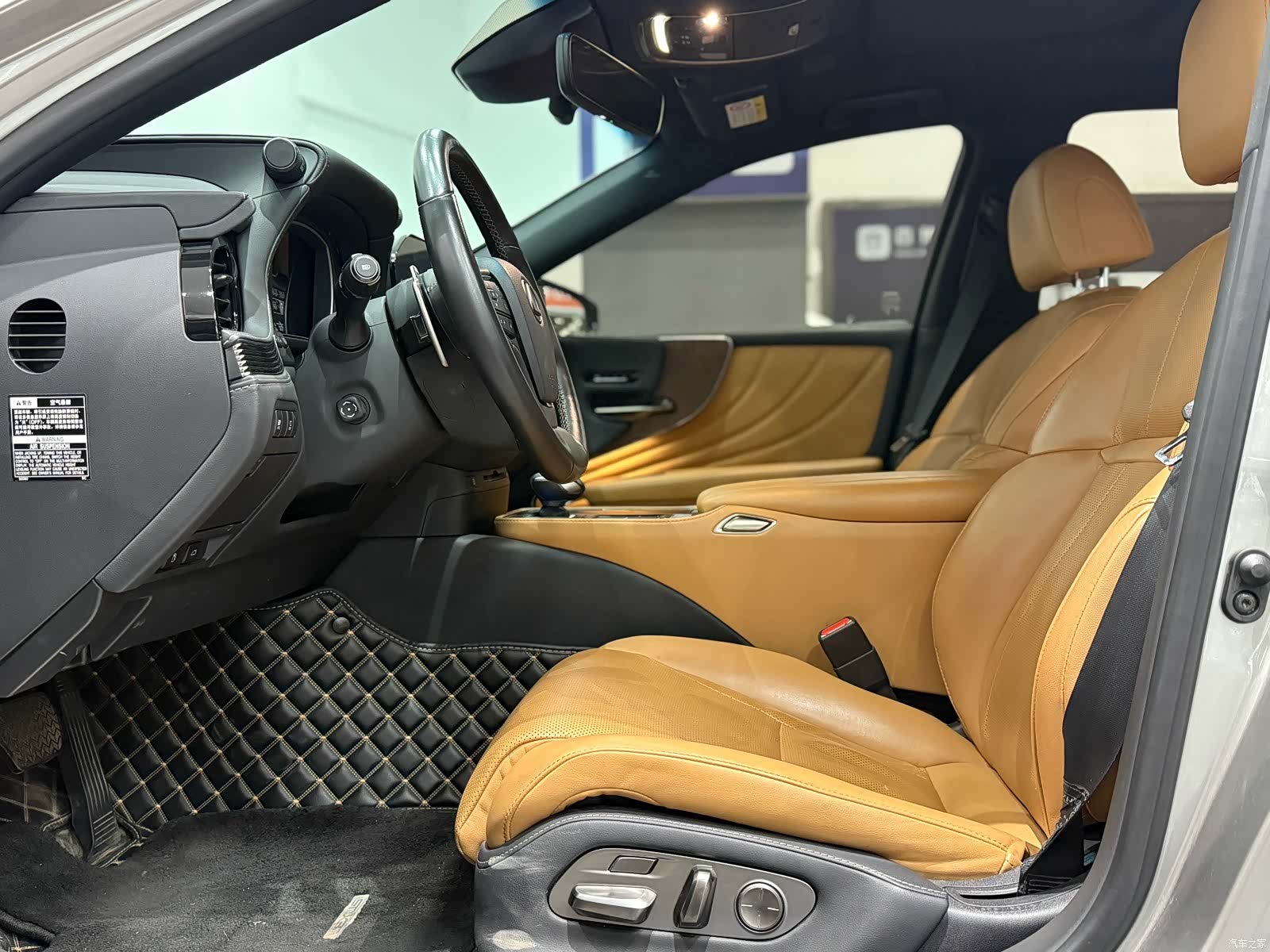 Lexus LS, 2022 4