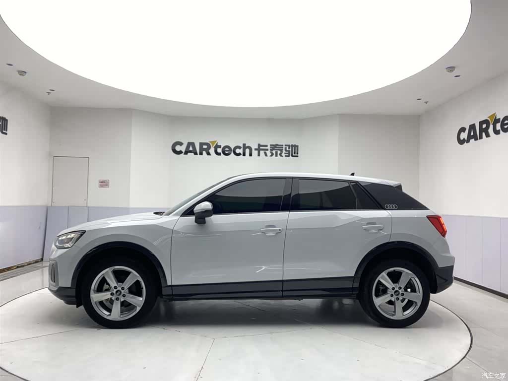 Audi Q2L, 2023 8