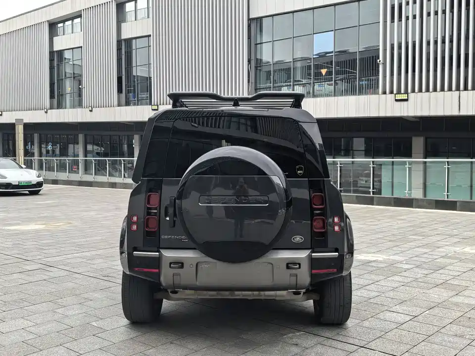 Land Rover guard