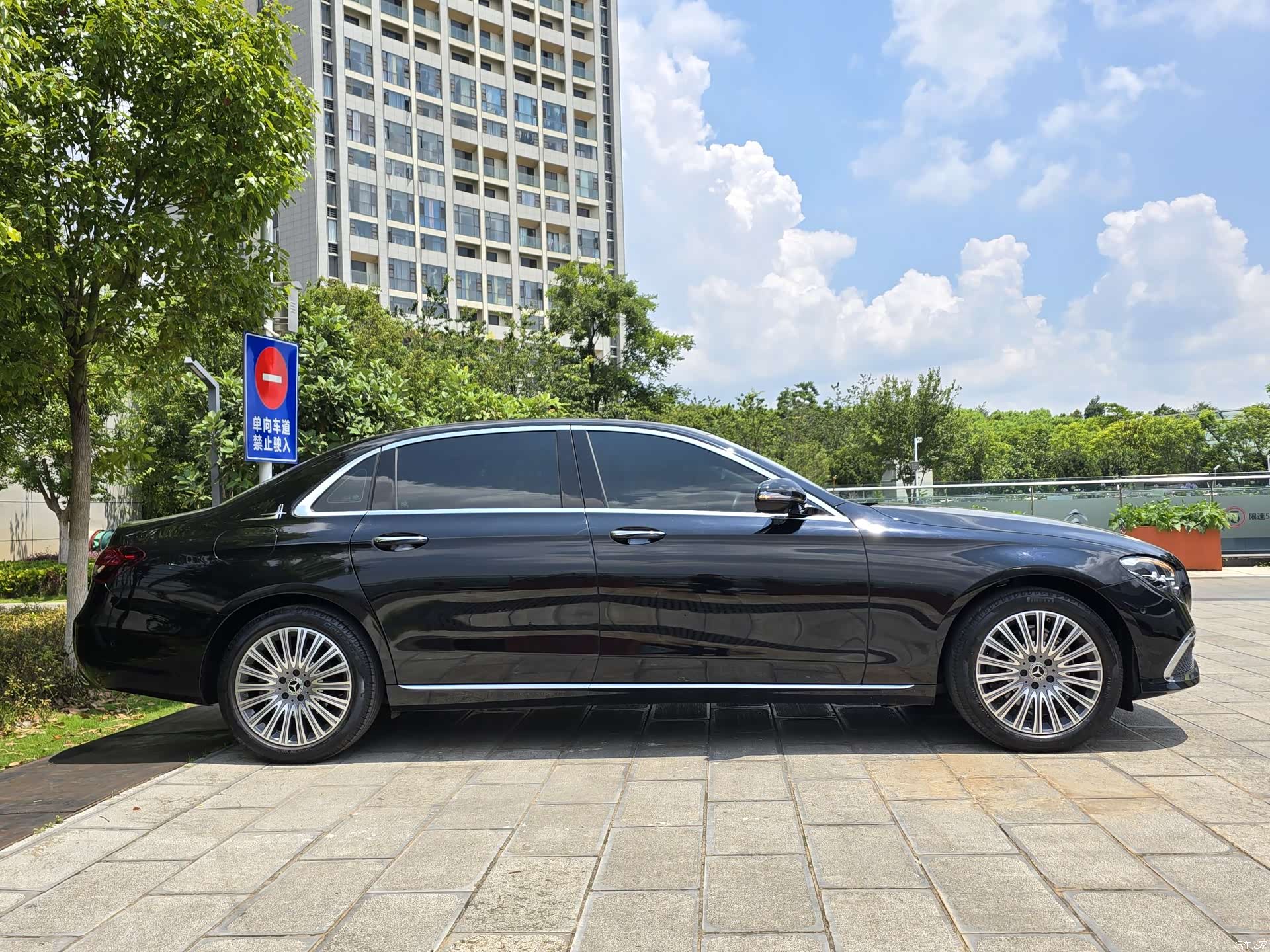 Mercedes-Benz E-Class, 2023 4