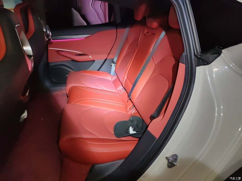 Xiaomi SU7, 2025 15