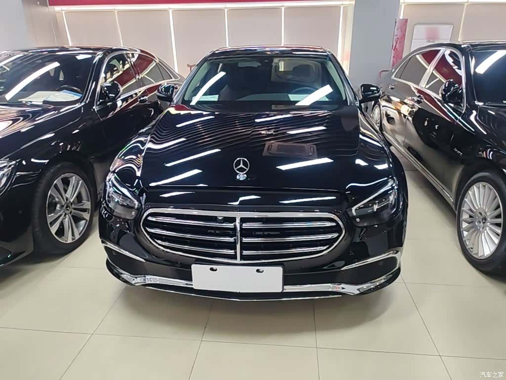 Mercedes-Benz E-Class, 2023 3