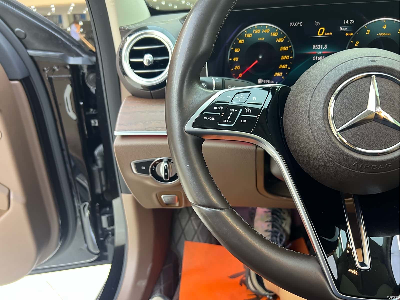 Mercedes-Benz E-Class, 2023 13