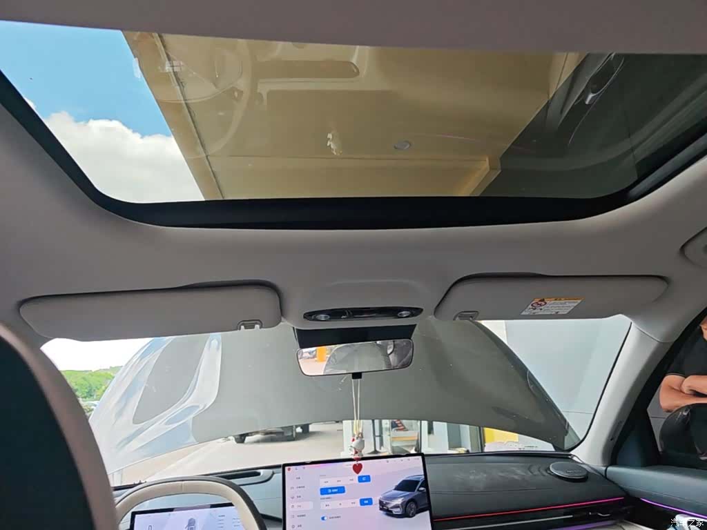 Geely Galaxy E5, 2025 18