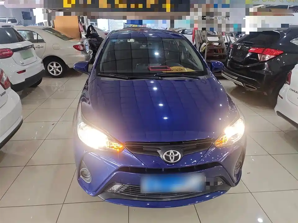 Toyota YARiS L to enjoy