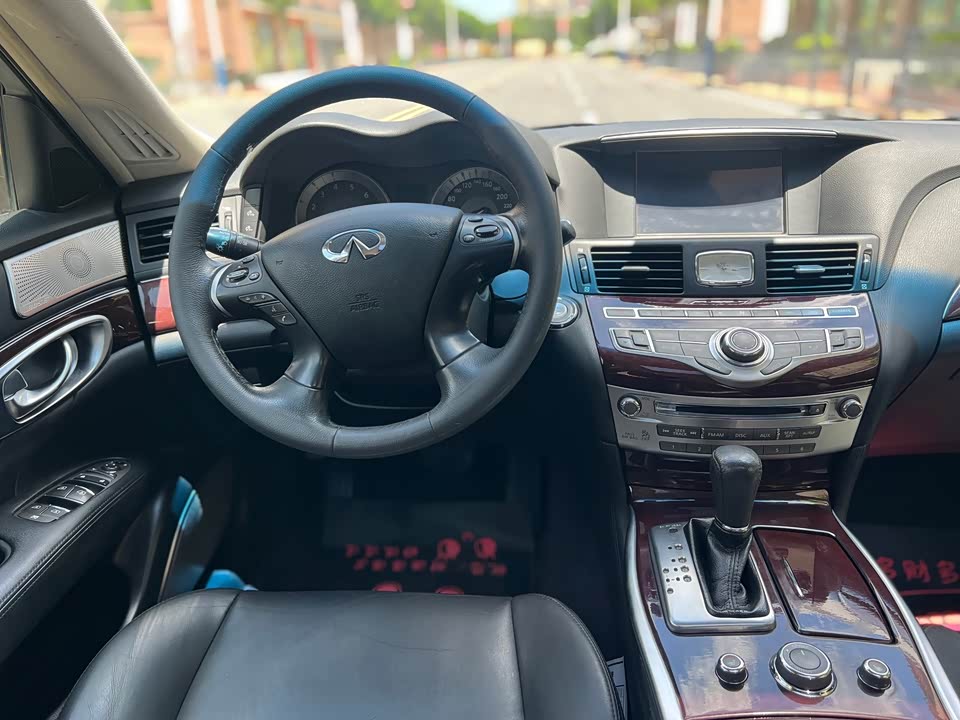 Infiniti Q70