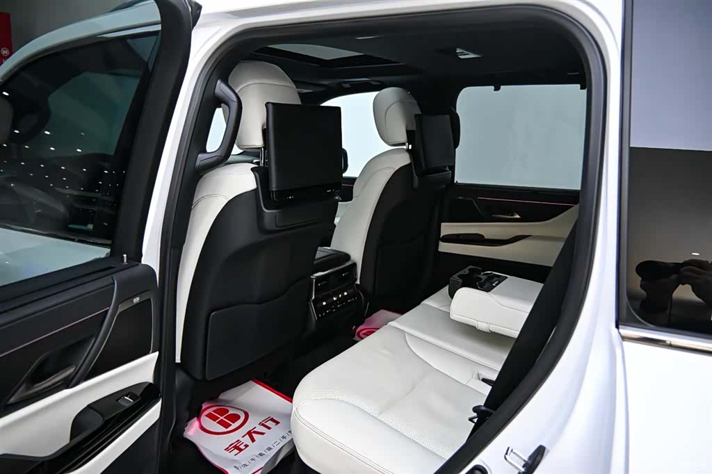 Lexus LX, 2024 11