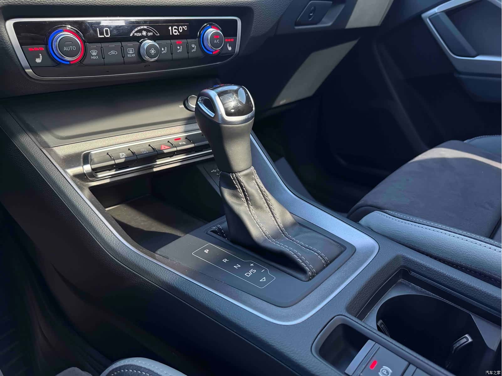 Audi Q3, 2022 11