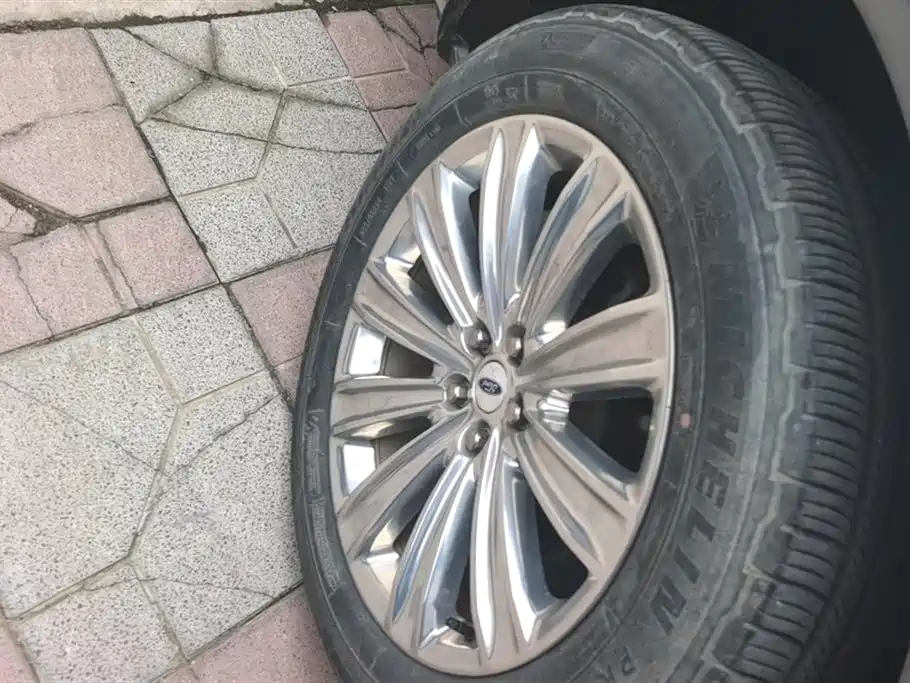 Ford Explorer Ford Explorer