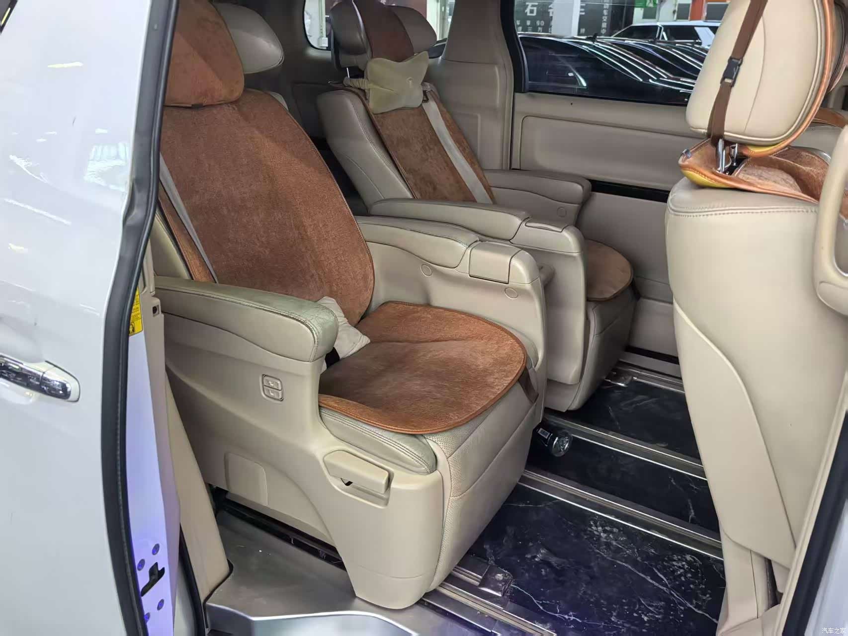 Toyota Alphard, 2014 3