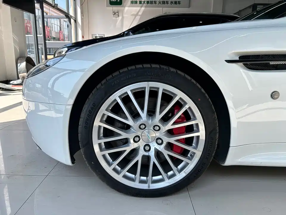 Aston Martin V8 Vantage