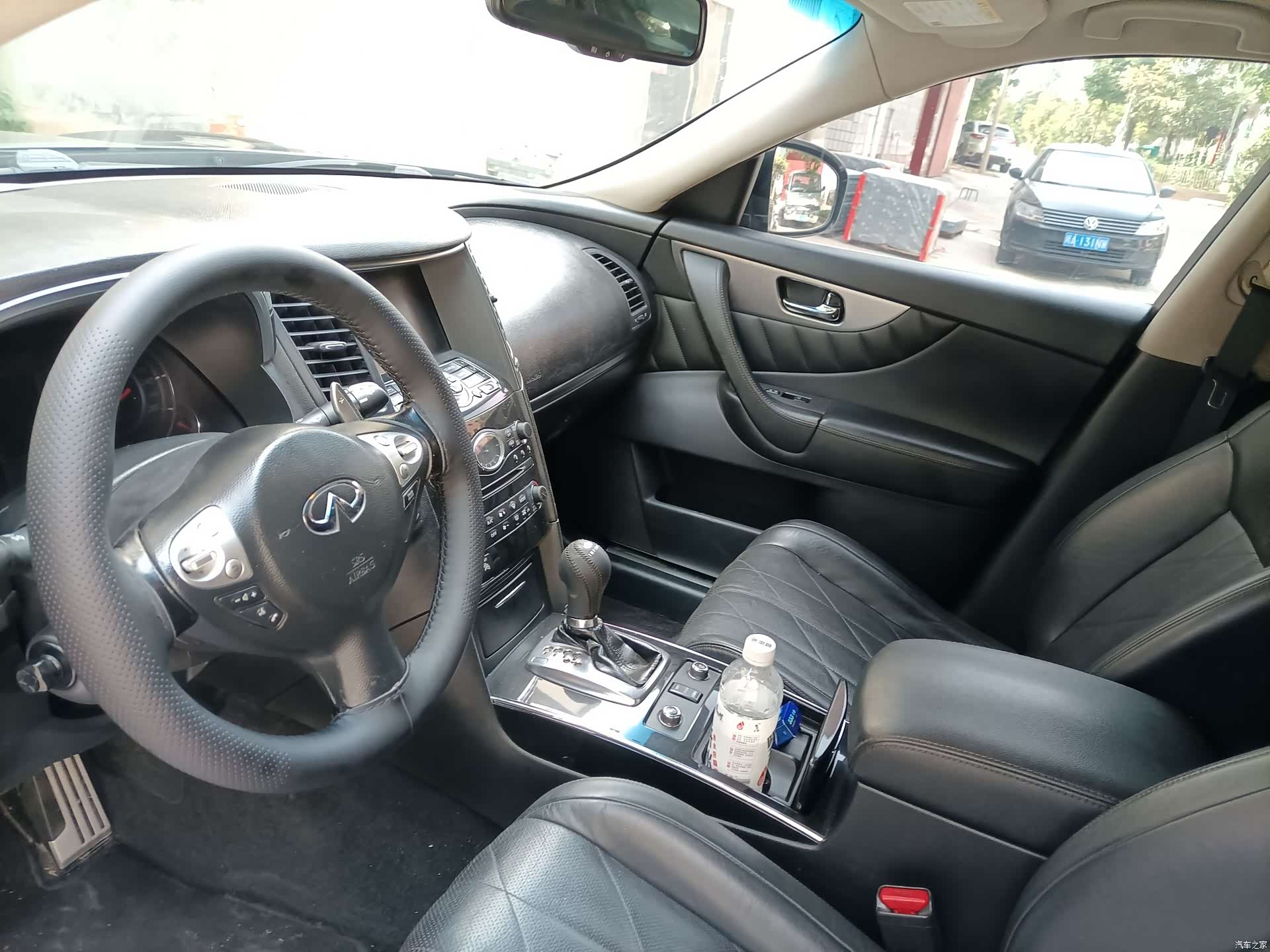 Infiniti FX35, 2011 10