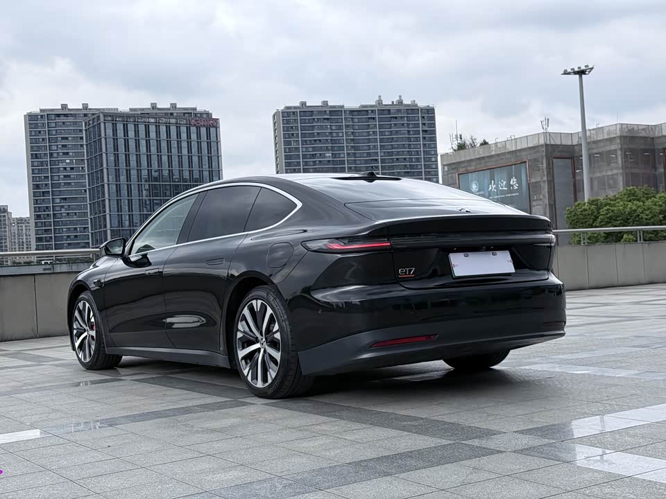NIO ET7