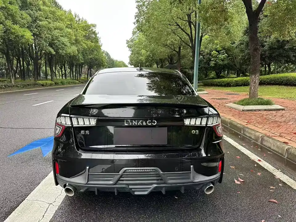 Lynk & Co 03