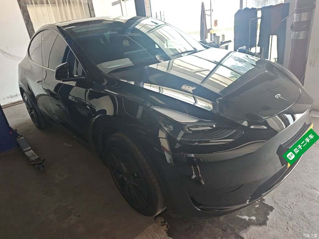 Tesla Model Y, 2023 4