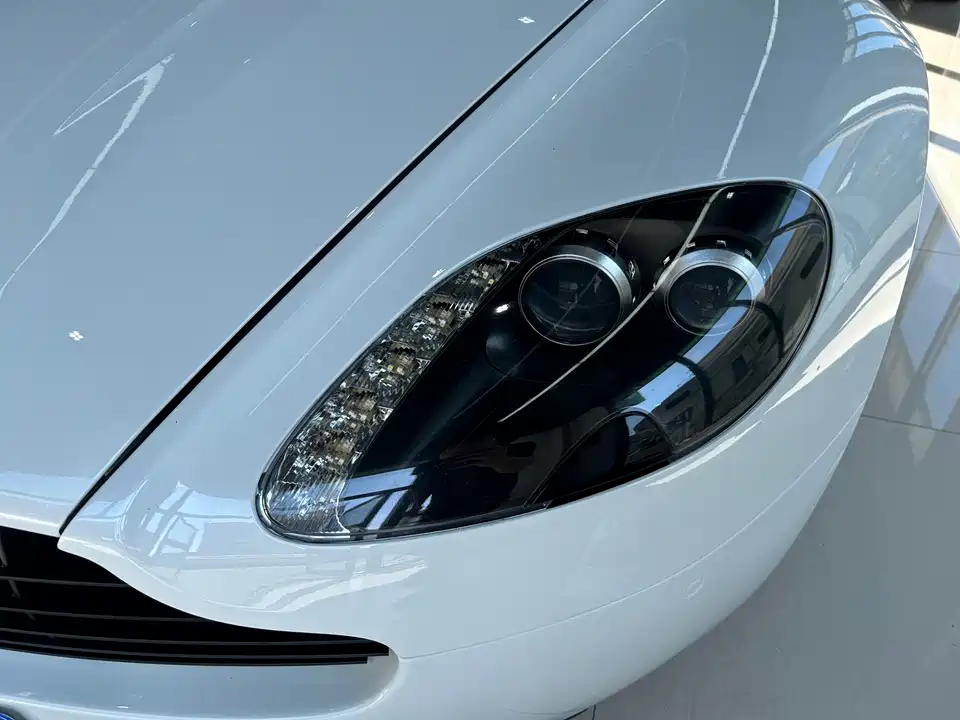 Aston Martin V8 Vantage
