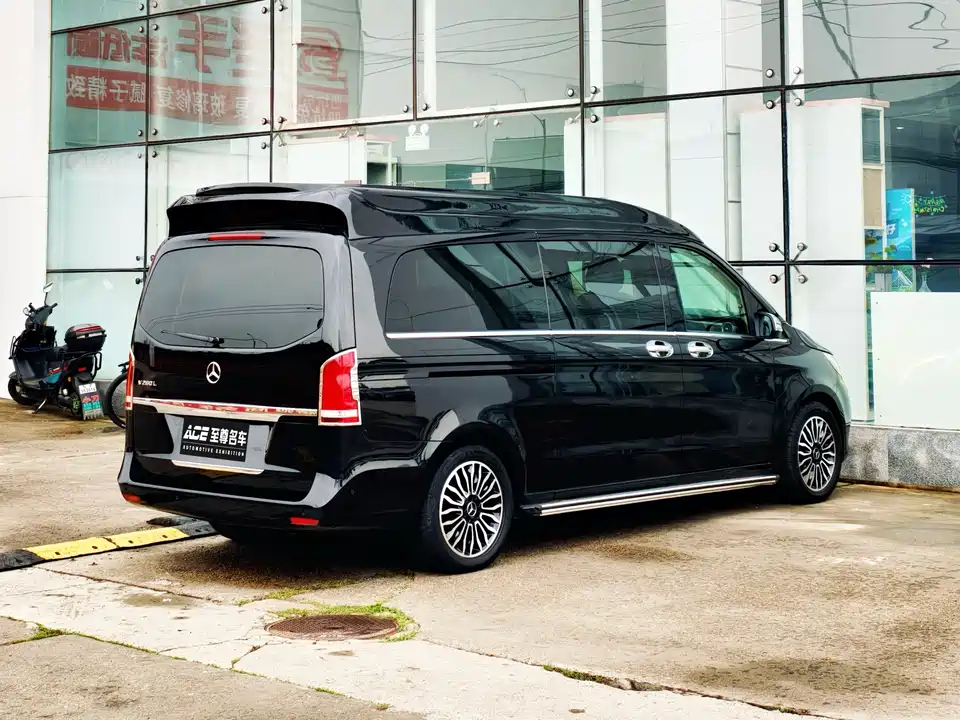 Mercedes-Benz V-class