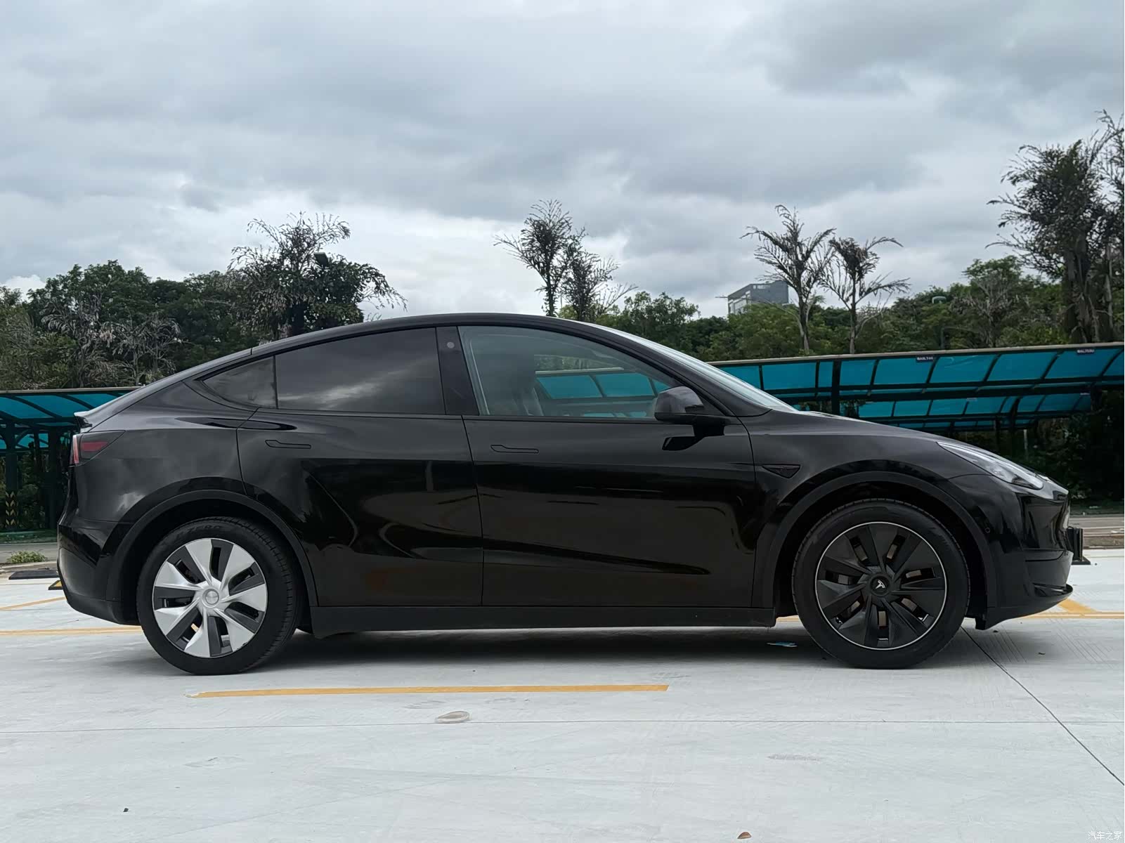 Tesla Model Y, 2022 17