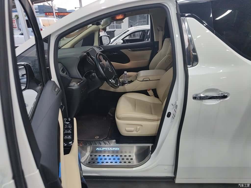 Toyota Alphard, 2021 все фото