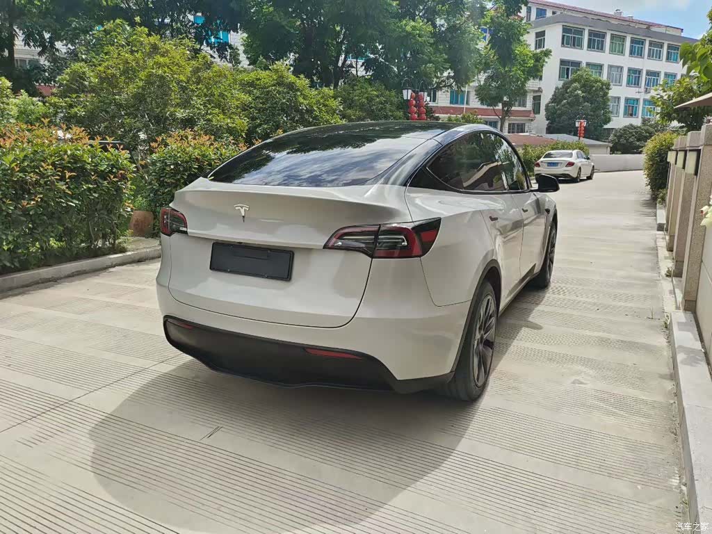 Tesla Model Y, 2023 7