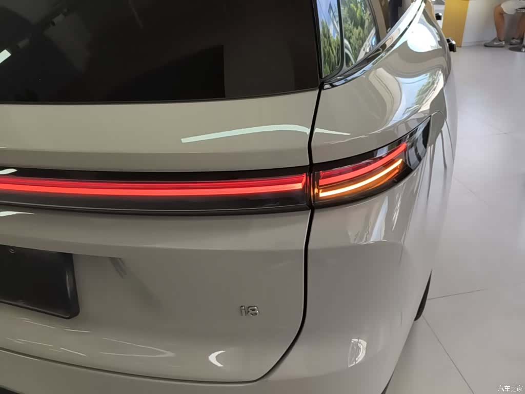 Li Auto i8, 2025 8