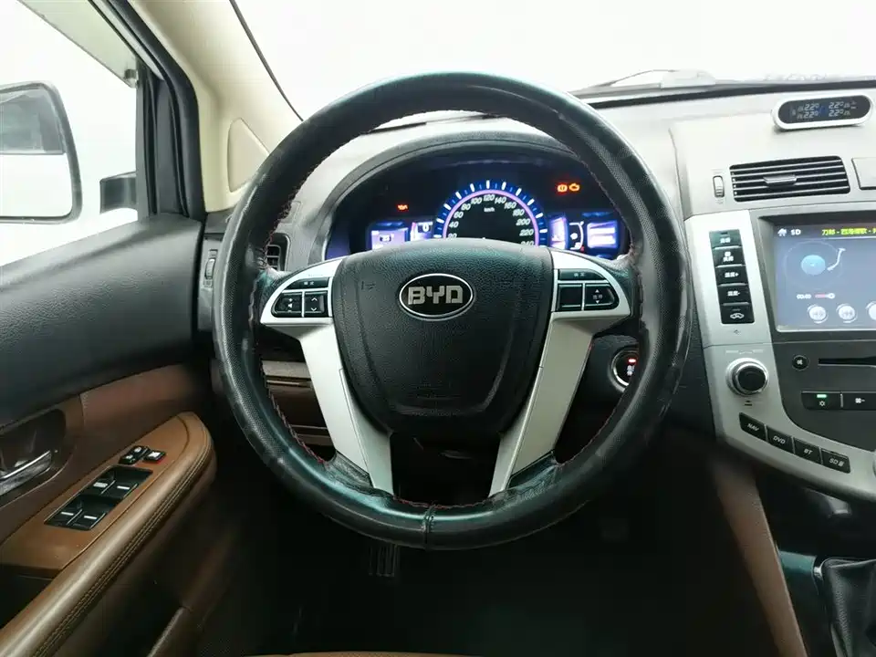 BYD S6