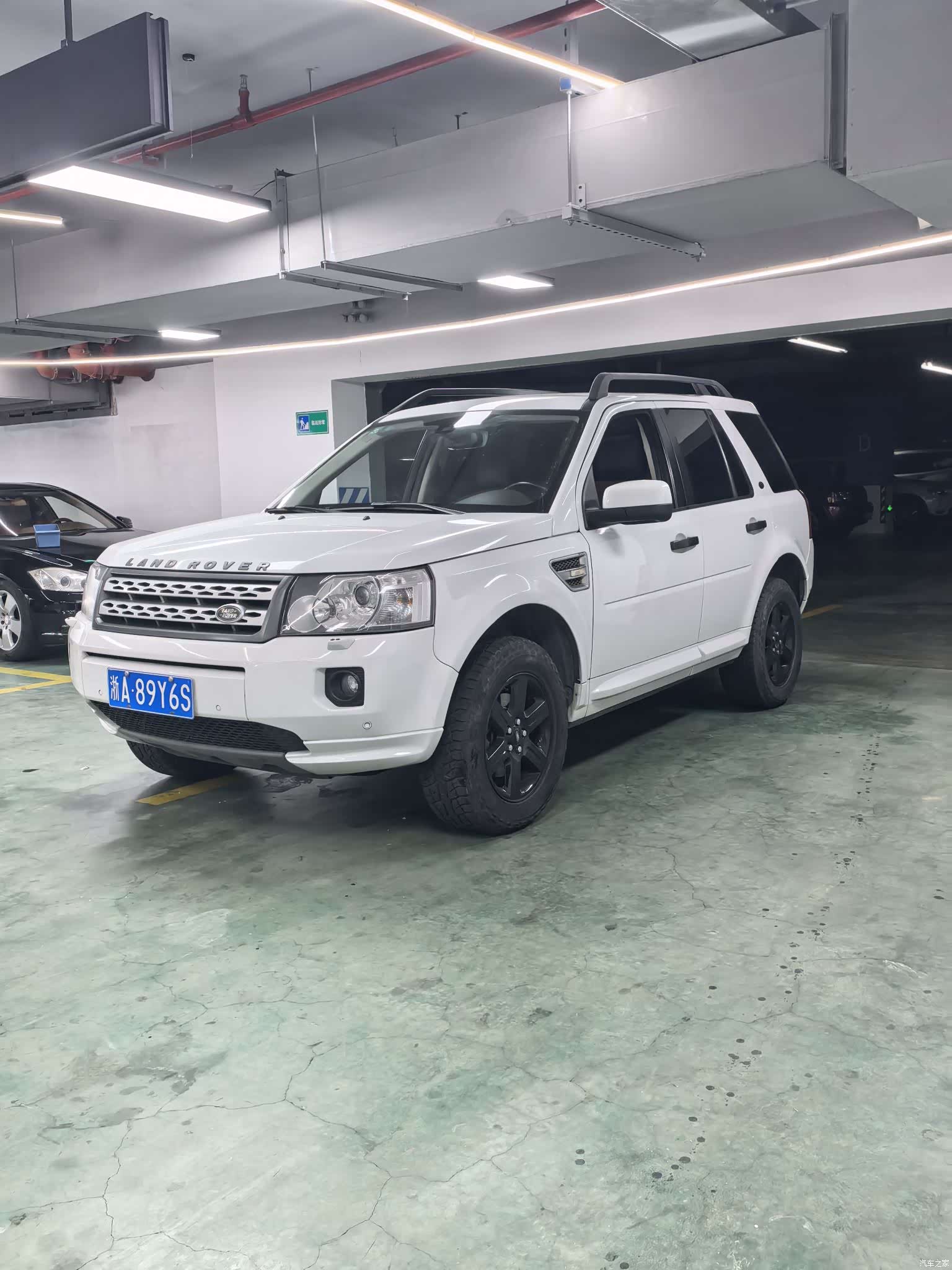 Land Rover i6, 2011 1