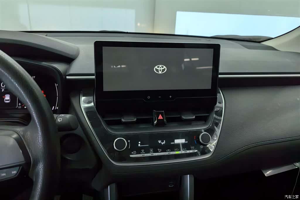 Toyota Frontlander, 2024 13
