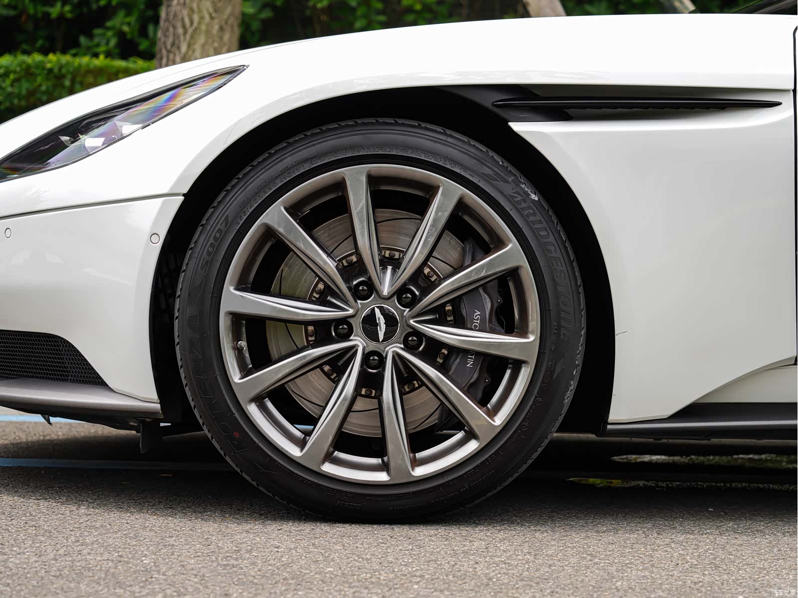 Aston Martin DB11, 2020 7