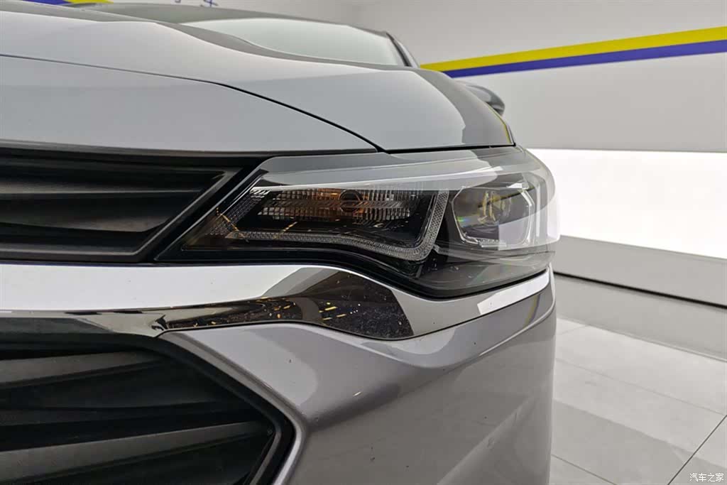 Chevrolet 320, 2022 все фото