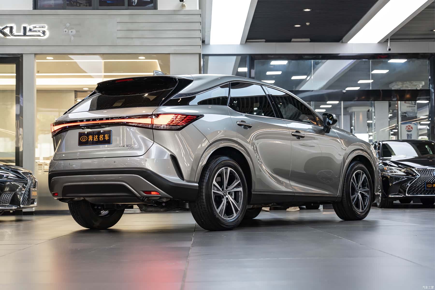 Lexus RX, 2026 4