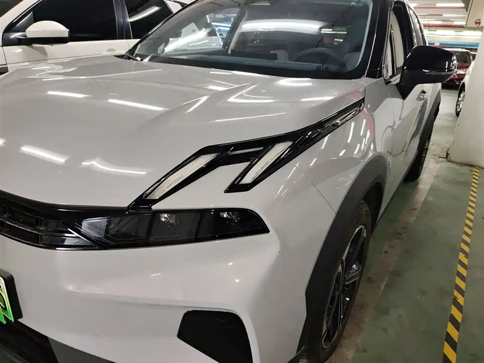 Lynk & Co 06 EM-P