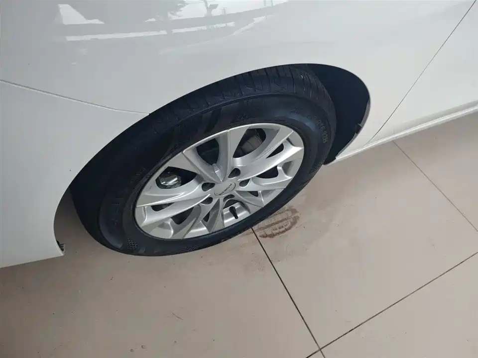 Roewe i5