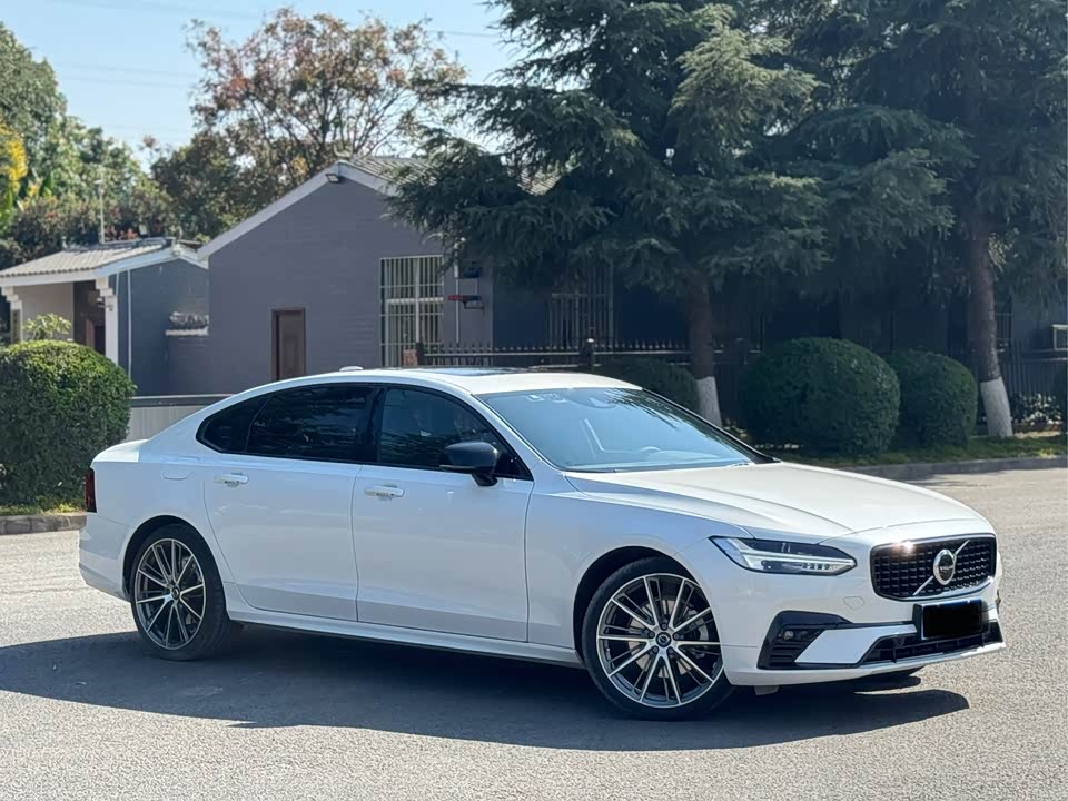 Volvo S90