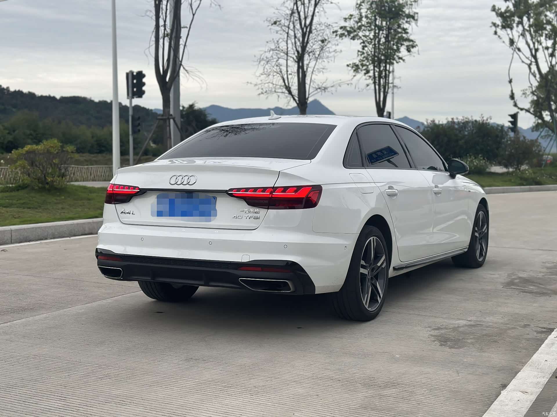 Audi A4L, 2022 все фото