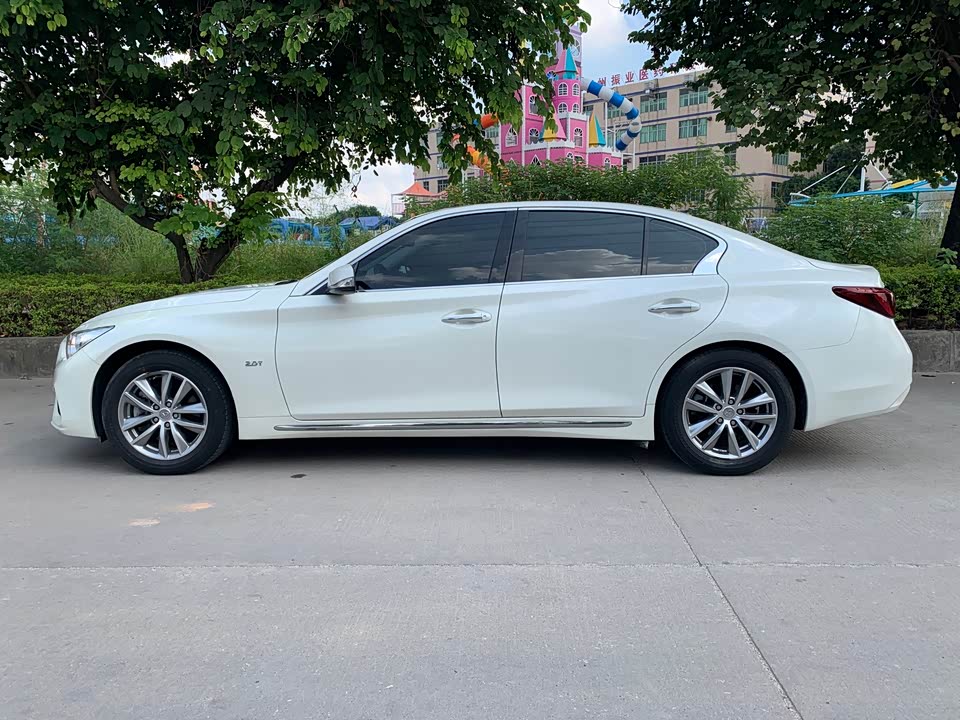 Infiniti Q50L