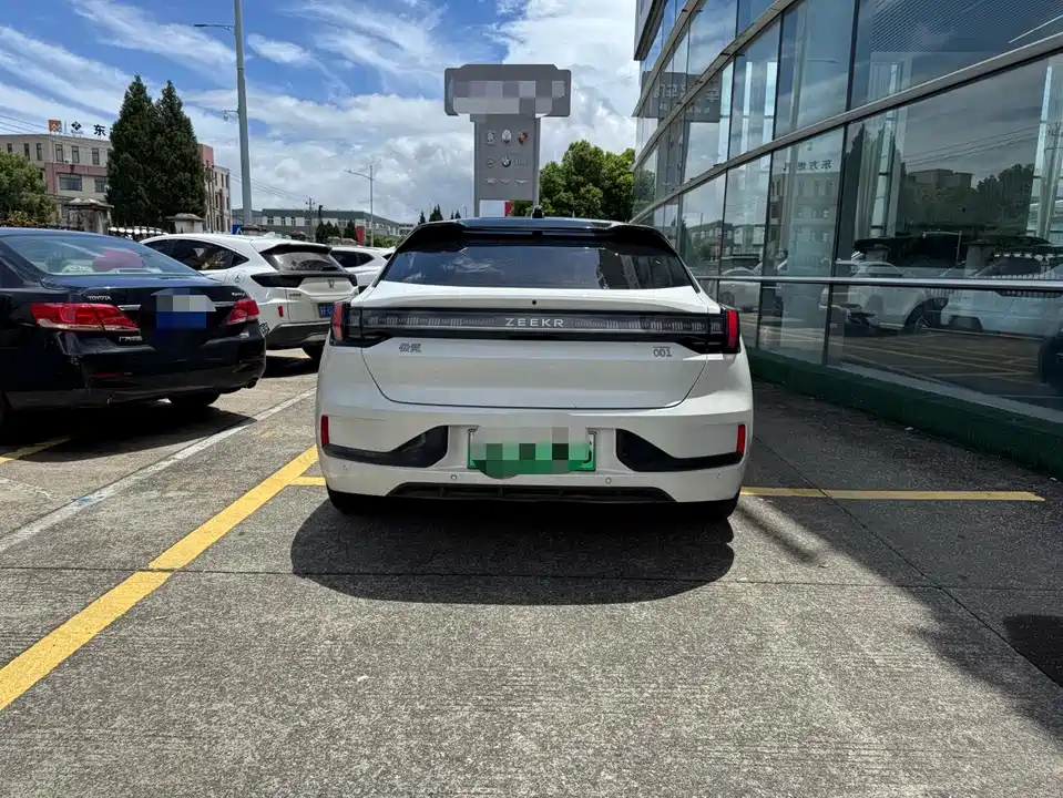 Zeekr 001