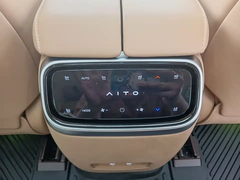 AITO Ask the world M7