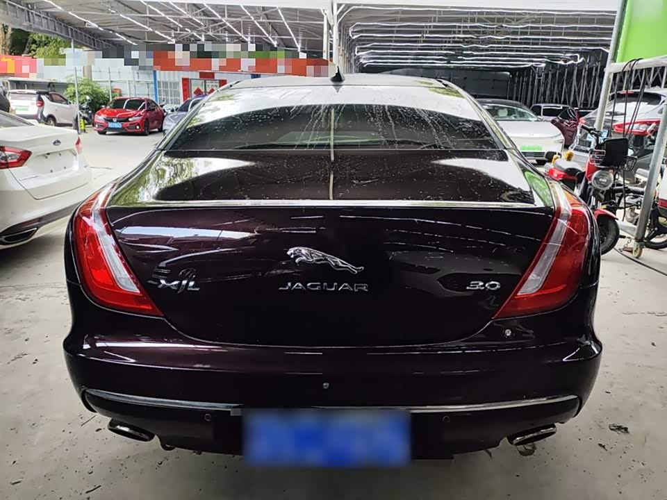 Jaguar XJ