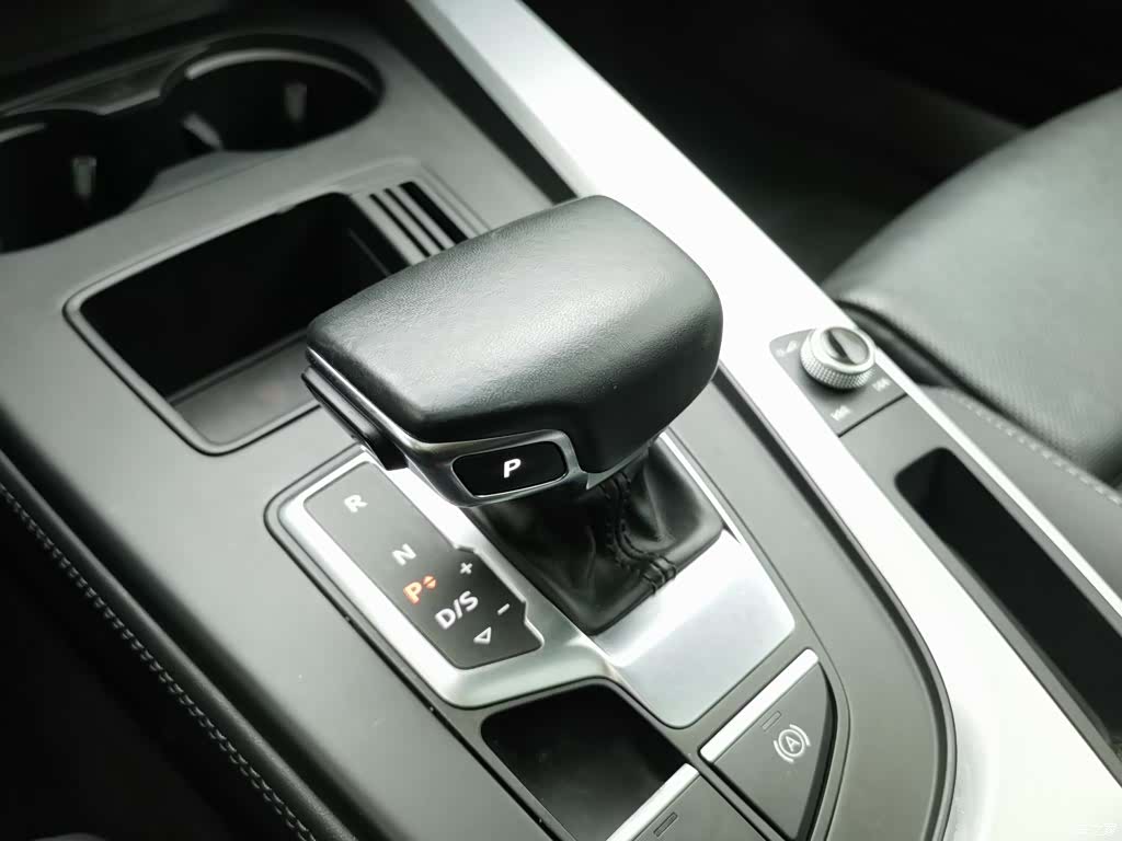 Audi A4L, 2022 13