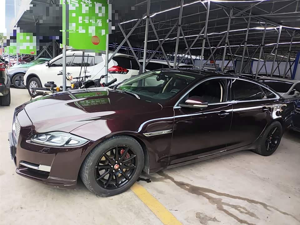 Jaguar XJ