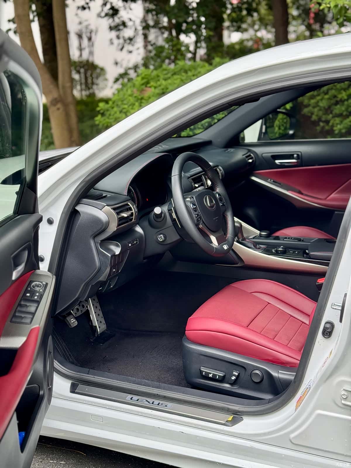 Lexus IS, 2015 10