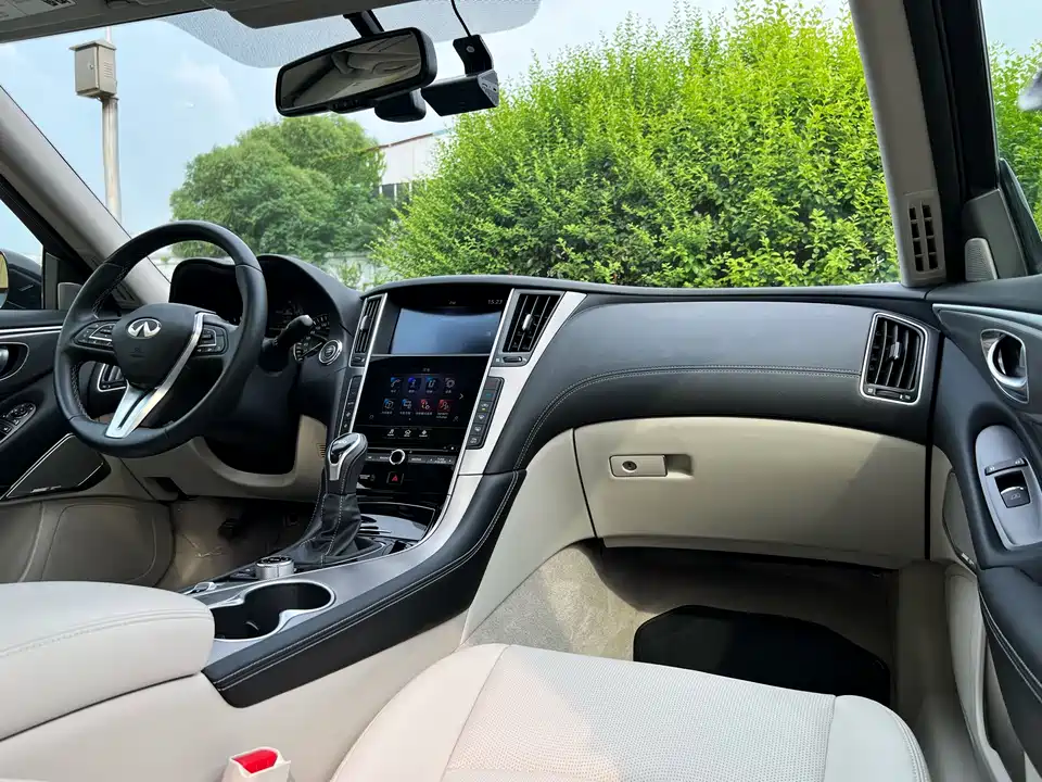 Infiniti Q50L