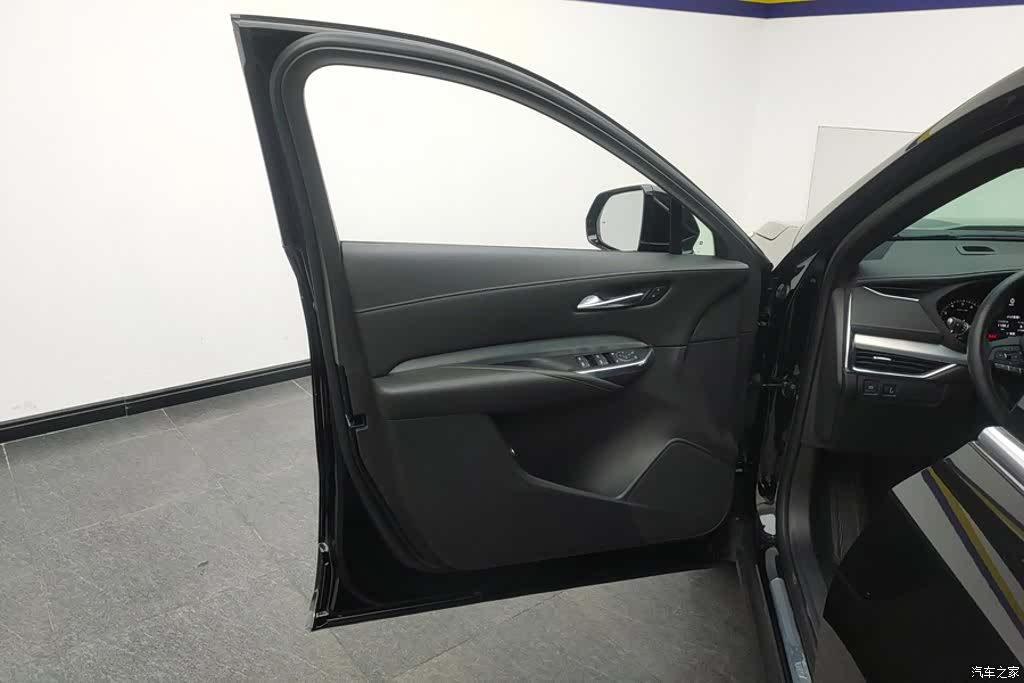 Cadillac XT4, 2022 7