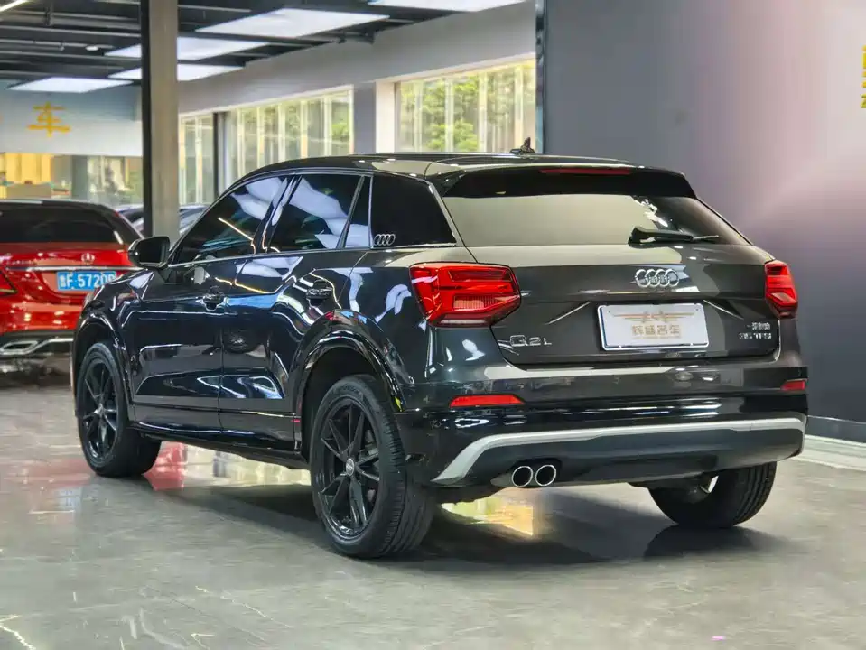 Audi Q2L