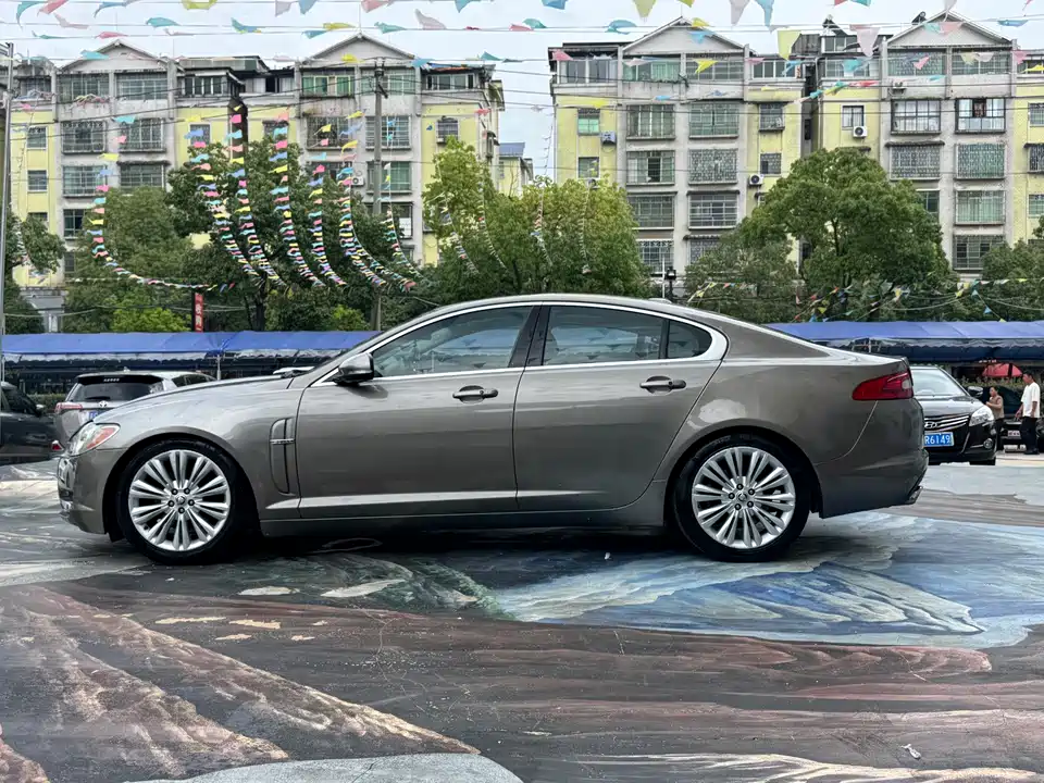 Jaguar XF